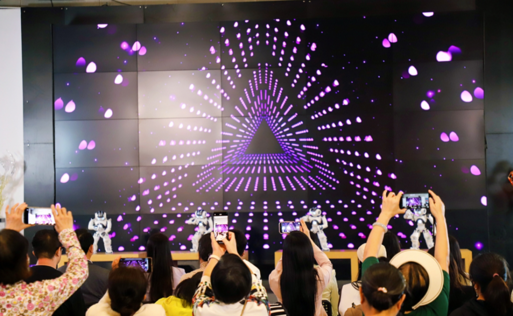 NAO,nao the robot,pepper,plato,service robots,humanoid robots,programmable robots,robots in school,teacher assistance